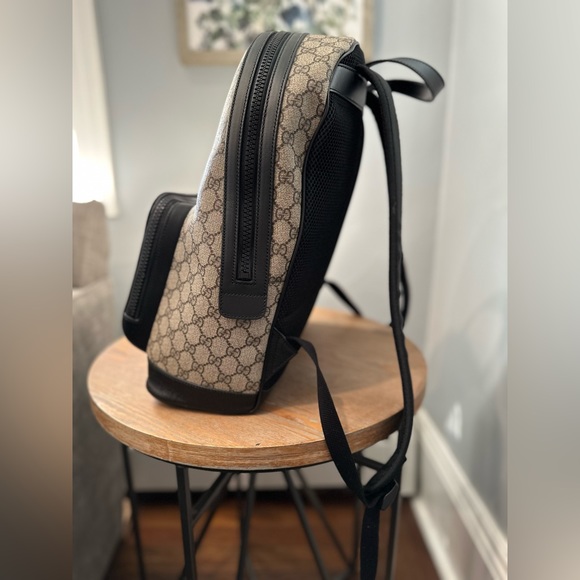 Gucci GG Supreme Large Backpack - Picture 11 of 13